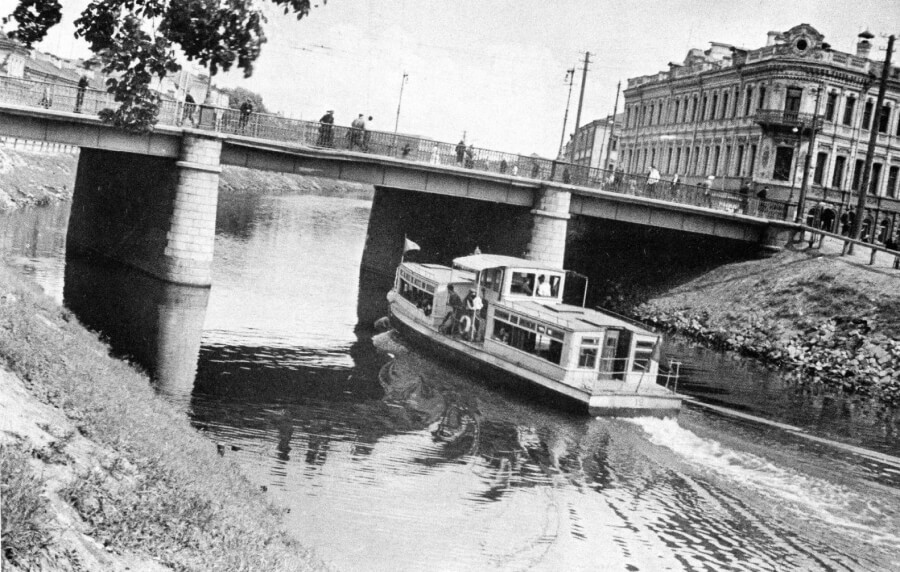 Первый тип речных трамваев проекта МСВ на Водоотводном канале. 1933 год